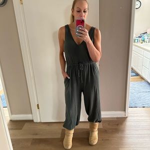 Spiritual Gangster olive colored super soft jumper with tags. Never worn